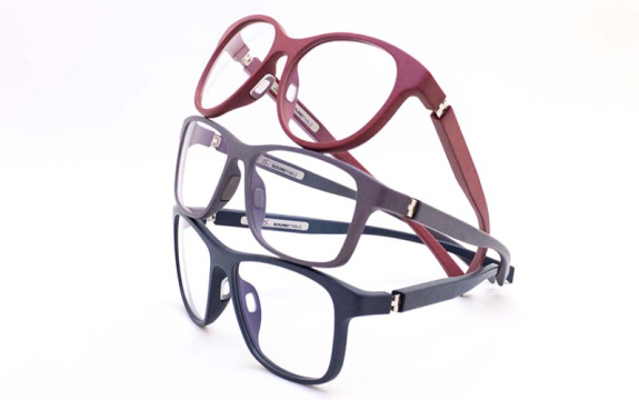 Die Ingolst&auml;dter 3D-Druck Brillen in den Farben Rot, Grau und Marineblau in den Formen Rund, Eckig und Quadratisch, exklusiv in beim Optiker Reichhart und im Brillenstudio Sch&ouml;nauer