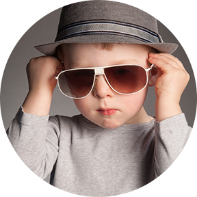 Kindermodel in Ingolstadt mit Sonnenbrille
